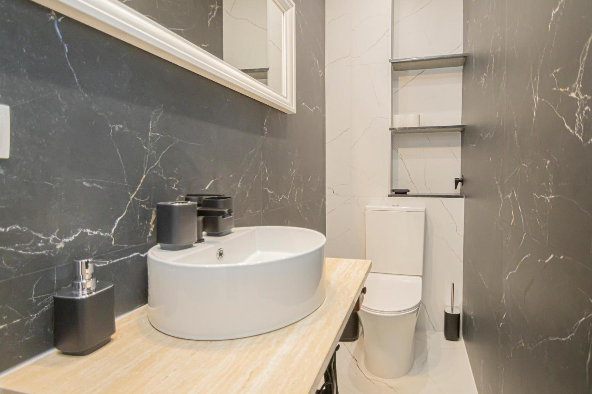 New! Stunning Modern 2br Next To Feria *